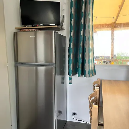 On Est Trop Bien Ici *